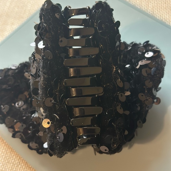 Lele Sadoughi Simone Sequin Bow Claw Clip - Picture 3 of 4